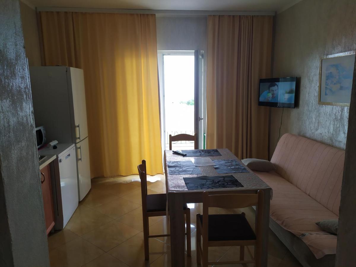 Apartments Svetlana Утеха Екстериор снимка
