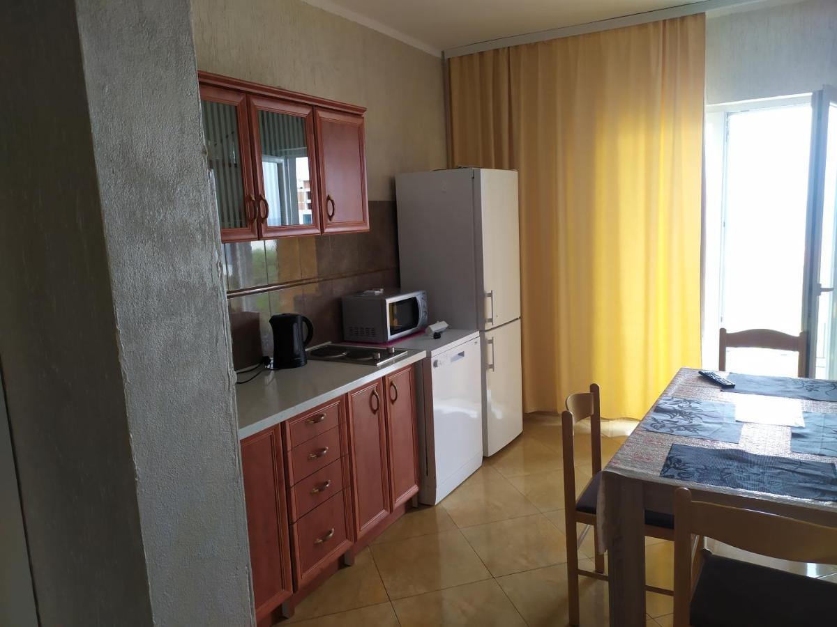 Apartments Svetlana Утеха Екстериор снимка