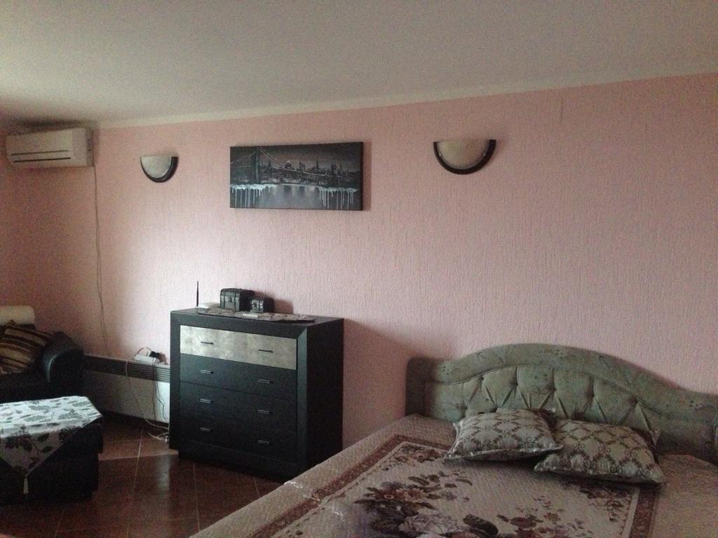 Apartments Svetlana Утеха Екстериор снимка