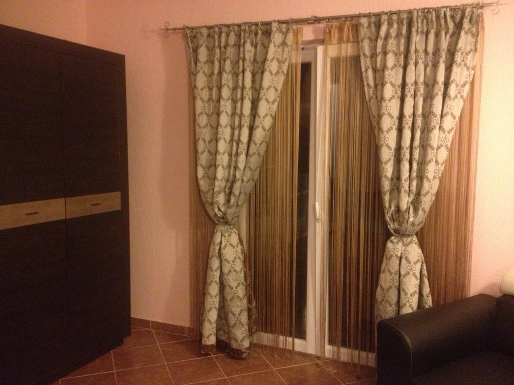 Apartments Svetlana Утеха Екстериор снимка