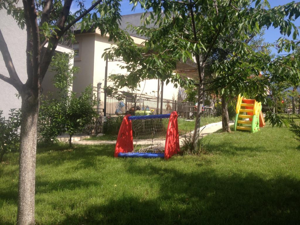 Apartments Svetlana Утеха Екстериор снимка