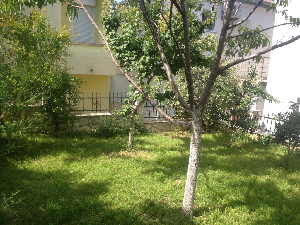 Apartments Svetlana Утеха Екстериор снимка
