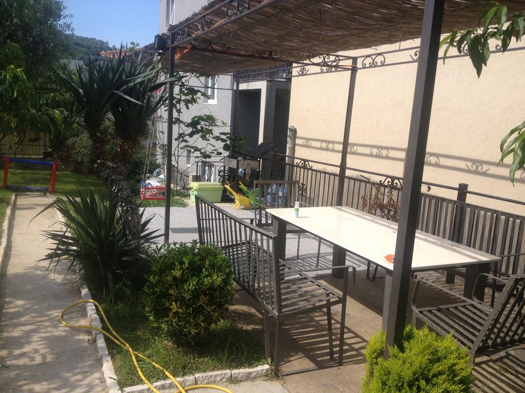 Apartments Svetlana Утеха Екстериор снимка