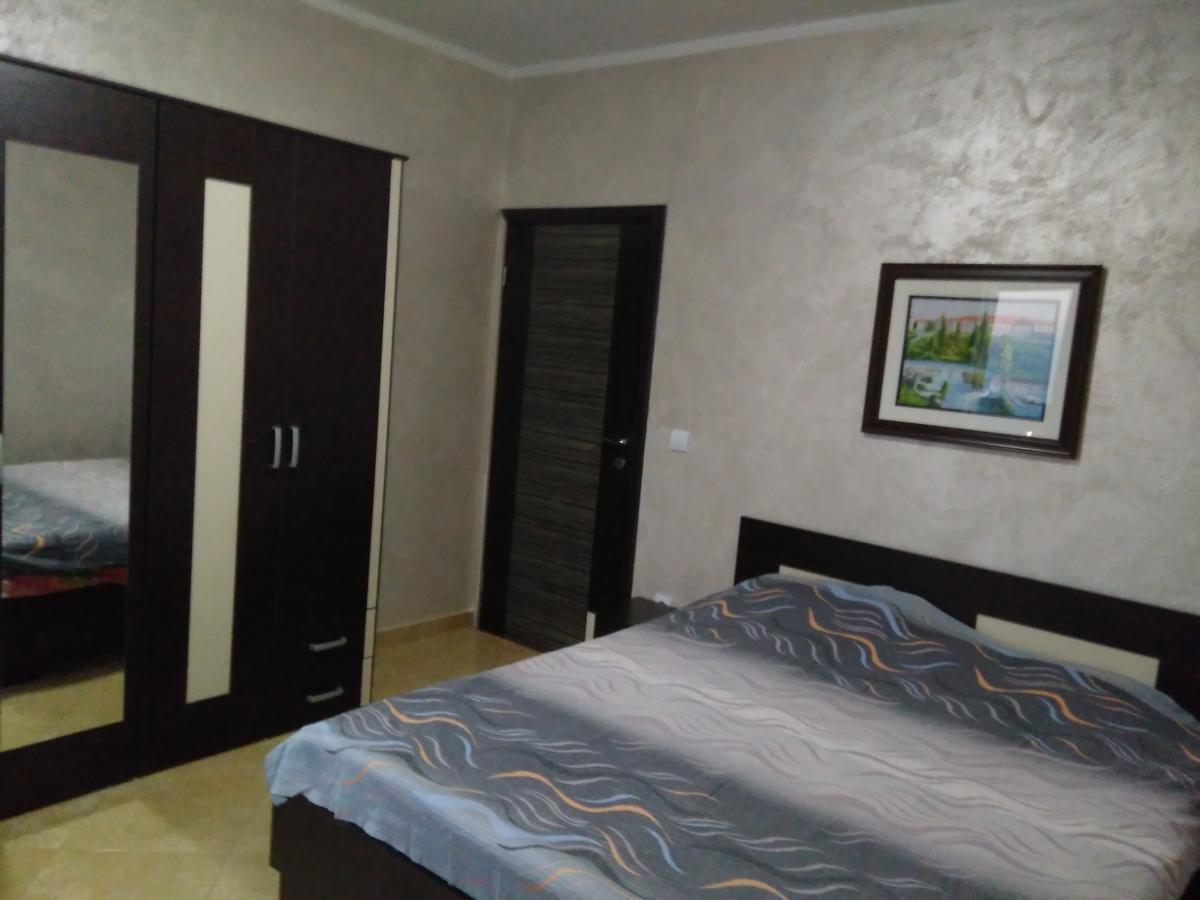 Apartments Svetlana Утеха Екстериор снимка