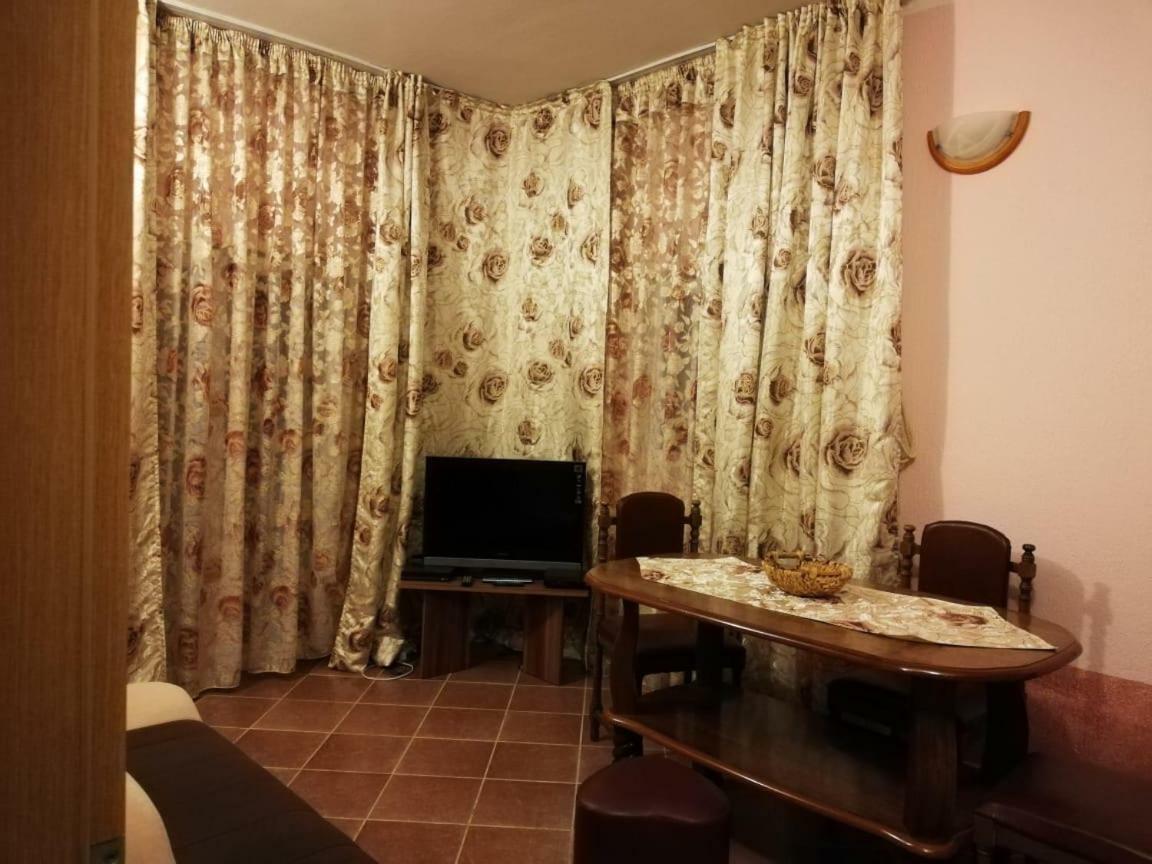 Apartments Svetlana Утеха Екстериор снимка