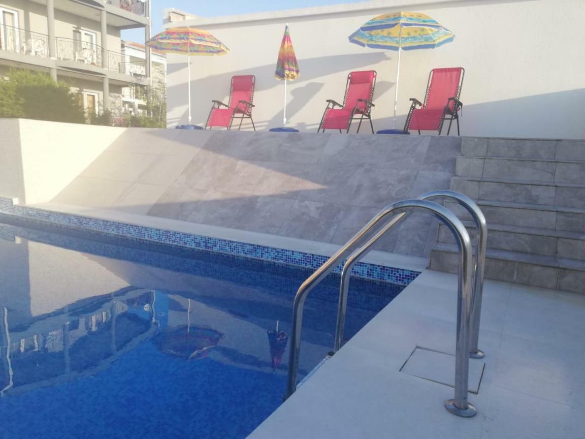 Apartments Svetlana Утеха Екстериор снимка